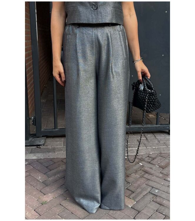 Est\'Seven Jildau Grijs