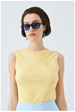 Access Ribbed top with monogram YELLW