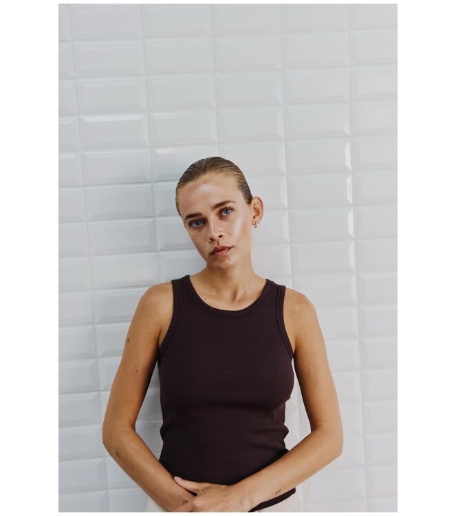 With Black 00001327 Bruin