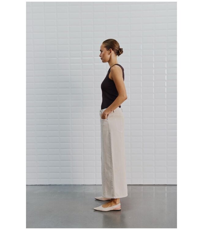 With Black 00001327 Bruin