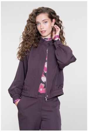 Geisha 380 plum Geisha 380 plum